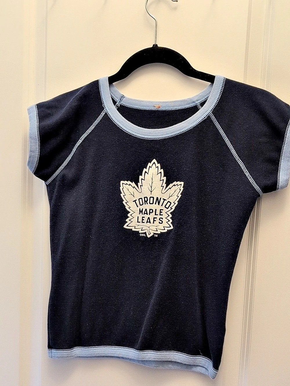 NHL Toronto Maple Leafs Short Sleeve Tee in Black